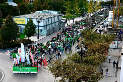 3.000 personas se manifiestan a favor de los docentes