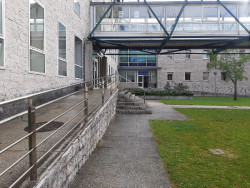 Absuelta una técnico de laboratorio de Valdecilla acusada de acceder al historial médico de una compañera