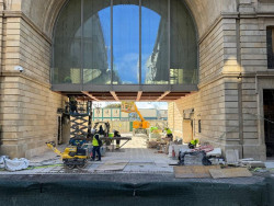 Ayuntamiento buscara alternativas para el espacio peatonal y  rodado limitado bajo el arco del Santander