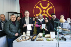 Blanco destaca la labor de los productores cántabros para elaborar quesos de calidad