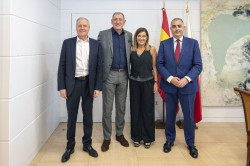 Buruaga reconoce la labor de Oliveira al frente de Solvay en Torrelavega con motivo de su jubilación