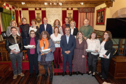 Camargo rinde homenaje a 14 profesores jubilados en el D&iacute;a del Docente