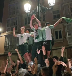 Ca&ntilde;adio se convierte en el epicentro de la fiesta del ascenso del Racing