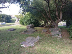 Cantabristas denuncia el "abandono" del cementerio civil de Ciriego