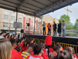 Centros de toda la región participan en la actividad `Baila con el Mayer`
