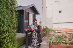 Comienza en el `Rincón de las Artes` el proyecto de dinamización lectora `Bibliotecas de calle` de Torrelavega