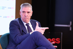De los Mozos no continuar&aacute; como CEO de Indra y la compa&ntilde;&iacute;a abre un proceso de selecci&oacute;n para sustituirle