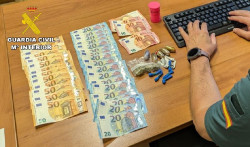 Detenido un joven de 20 años cuando pretendía vender droga en un bar de Laredo