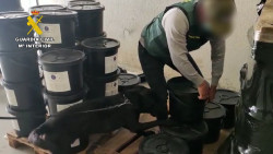 Dos detenidos cuando cargaban 170 kilos de marihuana ocultos entre bidones de asfalto l&iacute;quido
