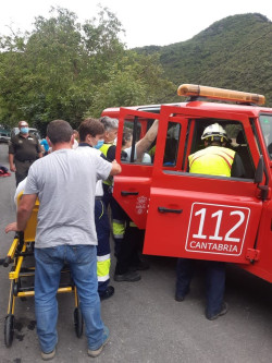 Dos heridos tras caer 20 metros por una ladera en un accidente de quad