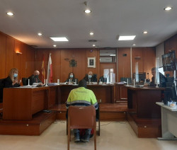 El acusado de violar a la hija de su expareja lo niega: "Jam&aacute;s, todo es mentira"