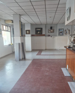 El Ayuntamiento de Noja sustituye el suelo de la cafetería del Hogar del Jubilado