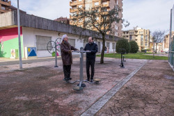 El Ayuntamiento renueva la zona de ejercicio biosaludable de El Zapatón