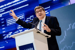 El Banco de Espa&ntilde;a mejora una d&eacute;cima, al 2,3%, su previsi&oacute;n de PIB para 2026, pero eleva la inflaci&oacute;n al 3%