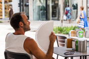 El calor pone en aviso a ocho comunidades este domingo, con nubosidad en el Cant&aacute;brico