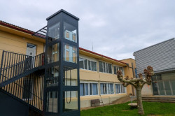 El CEIP Palacio de Noja mejora su accesibilidad con un ascensor y la adaptación de baños