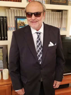 El escritor cántabro Juan Carlos Corniero presenta en Torrelavega su nuevo poemario