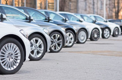 El fiscal pide tres a&ntilde;os a dos acusados de quedarse el dinero de la venta de coches usados