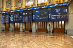 El Ibex 35 abre con una ca&iacute;da del 1%, hasta los 17.628 puntos