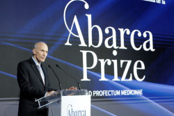 El inmun&oacute;logo Carl H. June recoge el `Abarca Prize` por el desarrollo de las terapias CAR-T contra el c&aacute;ncer de sangre