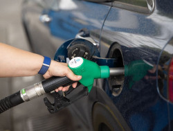 El precio del petr&oacute;leo se modera hasta los 106 d&oacute;lares entre temores a un repunte de la inflaci&oacute;n