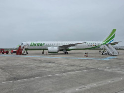 El vuelo Santander-Tenerife Norte se retrasa m&aacute;s de once horas por "causas t&eacute;cnicas"