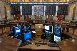 Empresas cotizadas, entre ellas Telefónica y Sabadell, reparten 3.400 millones en dividendos hasta fin de año