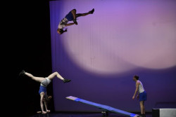 `En la cuerda floja` propone una tarde de circo en el Palacio de Festivales de la mano del clown Lolo Fernández