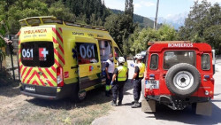 Evacuada una mujer tras caerse cuando hac&iacute;a la ruta de la Bra&ntilde;a de los Tejos, en Li&eacute;bana