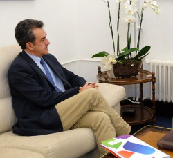 Existe un nuevo modelo de comunicaci&oacute;n y aqu&iacute; no se enteran, 