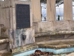 Extra&ntilde;i y Grau.  Por Carlos Magdalena