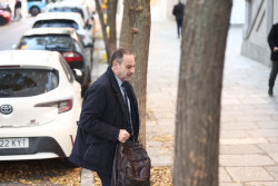 Fiscalía pide prisión sin fianza para Ábalos por el riesgo de fuga de cara al juicio por la trama de mascarillas