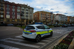 Hiere con un palo en la cabeza a otro hombre tras una pelea múltiple por dinero en Santander