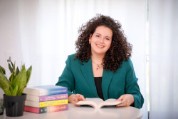 Inma Rubiales reescribe su primera novela, `Un amigo gratis`, que public&oacute; a los 14 a&ntilde;os y vuelve a salir a la venta