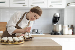 La ADL de Torrelavega forma a 18 mujeres en `panadería y repostería sostenible`