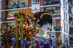 La carroza `Aiko`, de Grupo Pejino, gana la 114 edición de la Batalla de Flores de Laredo