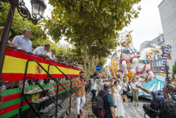 La carroza `La hora mágica`, de Francis 2, ganadora de la Gala Floral de Torrelavega