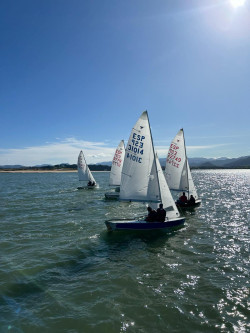 LA FLOTA DE SNIPE SANTANDERINA CELEBRO LA CLASICA REGATA FEMENINA