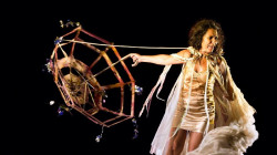 `La novia del viento`, en el ciclo Mujer y Compromiso de la sala Octubre de Torrelavega