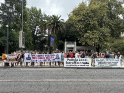 La Polic&iacute;a Local aprovecha la inauguraci&oacute;n de Faro Santander para protestar contra la alcaldesa
