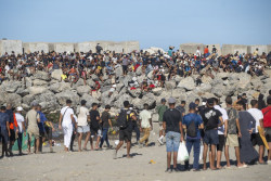 La sanidad de Ceuta registra 10.725 atenciones a marroquies en el primer mes tras la invasi&oacute;n 