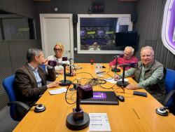 La tertulia de Claudio Acebo y los cántaros de leche de Leire Diez  Por Carlos Magdalena