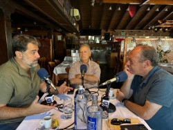 La tertulia de Claudio Acebo y un país "manoseado" por Sánchez y Puigdemont.             Carlos Magdalena