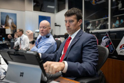 La tripulaci&oacute;n del Artemis II se prepara para el encendido de los motores que los llevar&aacute; fuera de &oacute;rbita terrestre