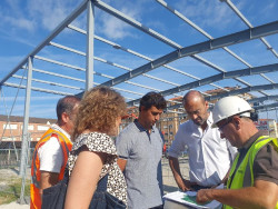 Las obras de la cubierta de la pista deportiva de Nueva Ciudad finalizarán este verano