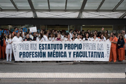 Los m&eacute;dicos retoman este lunes la huelga nacional para exigir un Estatuto Marco propio