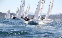 Más de 80 barcos, algunos cántabros, participan en el Campeonato de España de la Clase Snipe en el Abra (Vizcaya)
