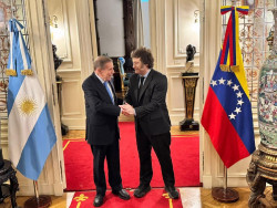 Milei recibe a Edmundo González en Argentina: "La casa de los venezolanos del mundo"
