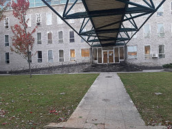 Piden más de 3 años a una auxiliar de enfermería por consultar 16 veces el historial clínico de su exmarido