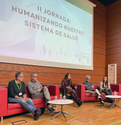 Profesionales y usuarios se reúnen en la segunda jornada para humanizar el sistema de salud cántabro